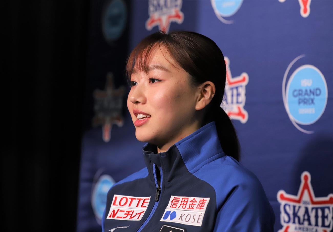 フィギュアスケートGPシリーズ第1戦スケートアメリカを終えて一夜明け取材に応じる樋口（撮影・藤塚大輔）