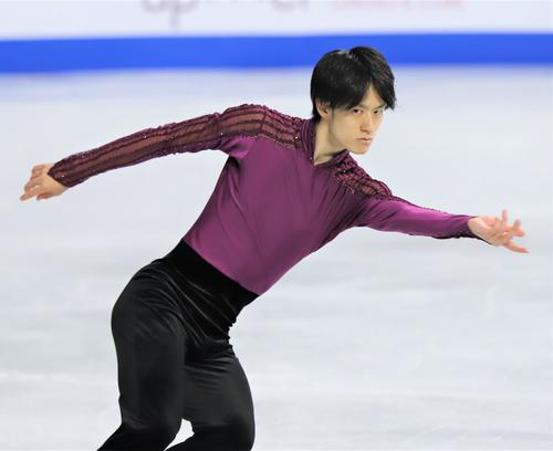 フィギュアスケートGPシリーズスケートカナダ　男子SPで演技を披露する山本草太（撮影・藤塚大輔）