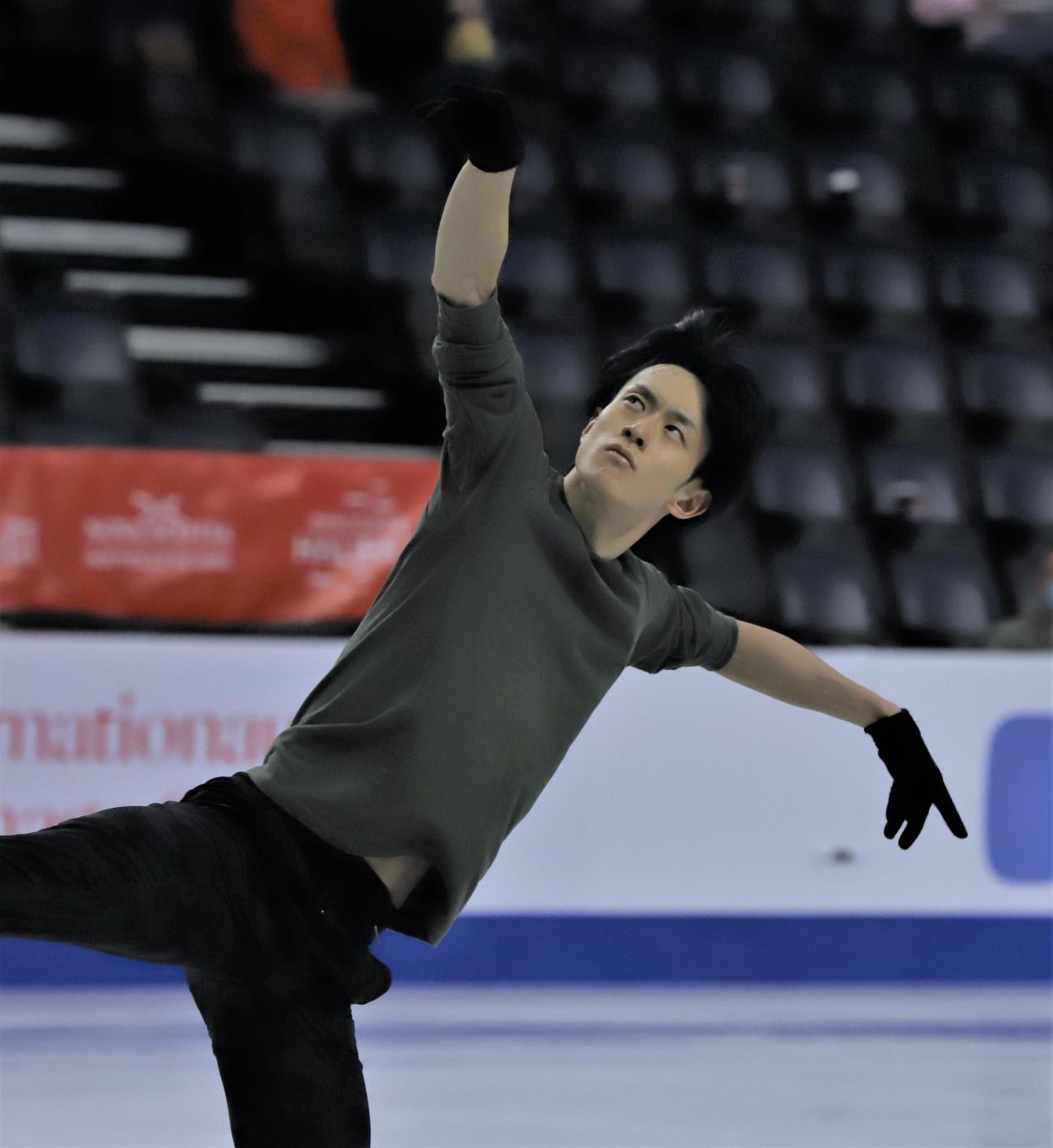 フィギュアスケートGPシリーズ　スケートカナダの公式練習後に参加した山本（撮影・藤塚大輔）