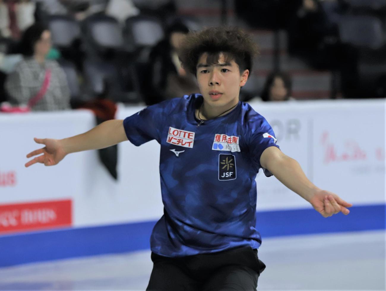 フィギュアスケートGPシリーズ　スケートカナダの公式練習後に参加した佐藤（撮影・藤塚大輔）