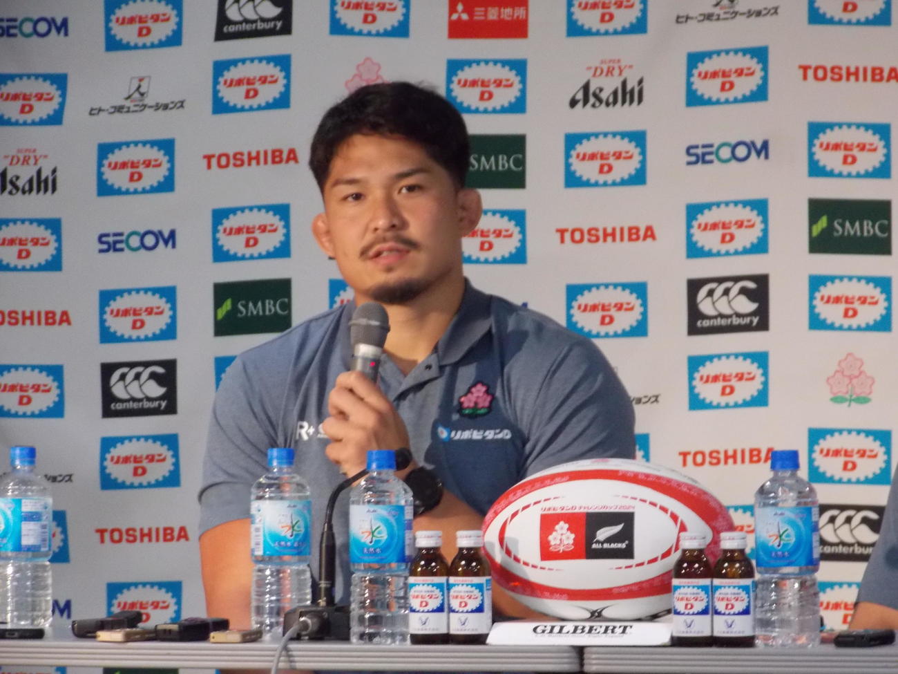 ニュージーランド戦前日練習後に思いを語る日本代表の姫野和樹（撮影・松本航）