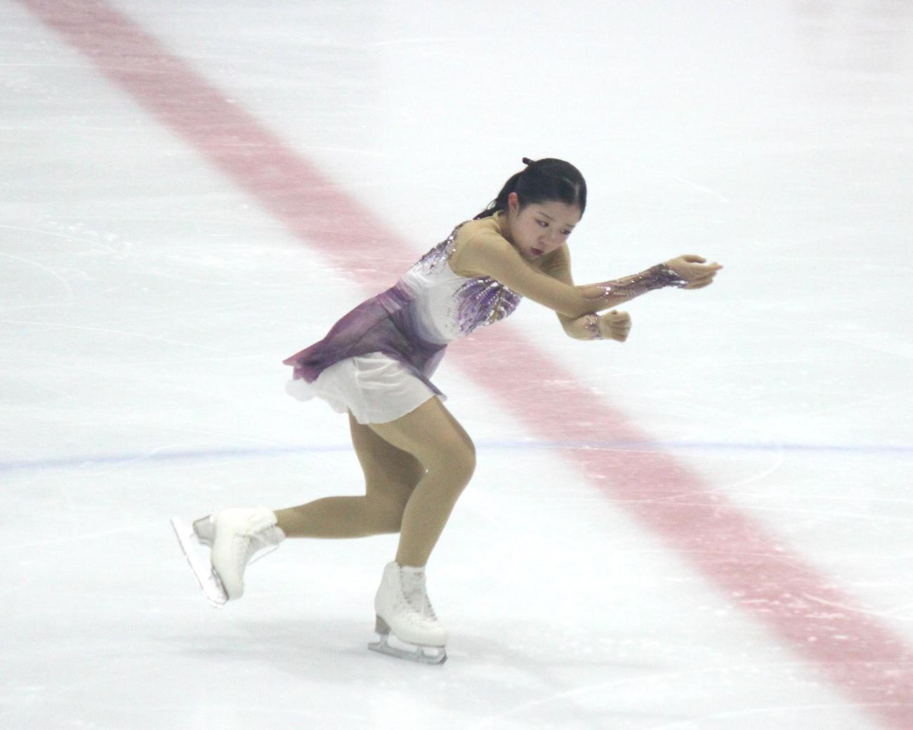 東日本選手権でショートプログラムを演じる中井（撮影・勝部晃多）