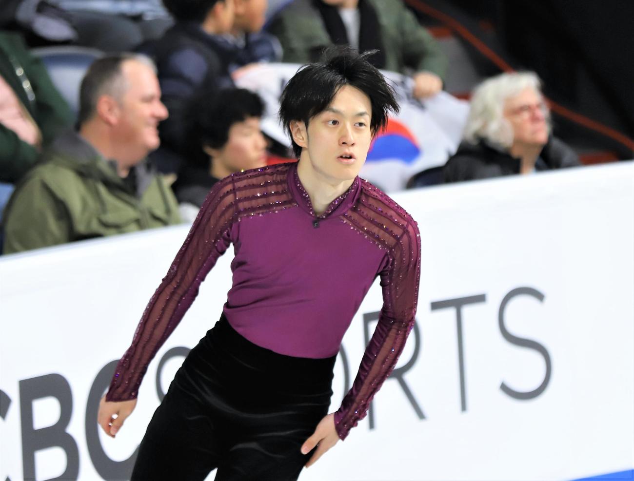 フィギュアスケートGPシリーズスケートカナダ　男子SPの6分間練習に臨む山本草太（撮影・藤塚大輔）