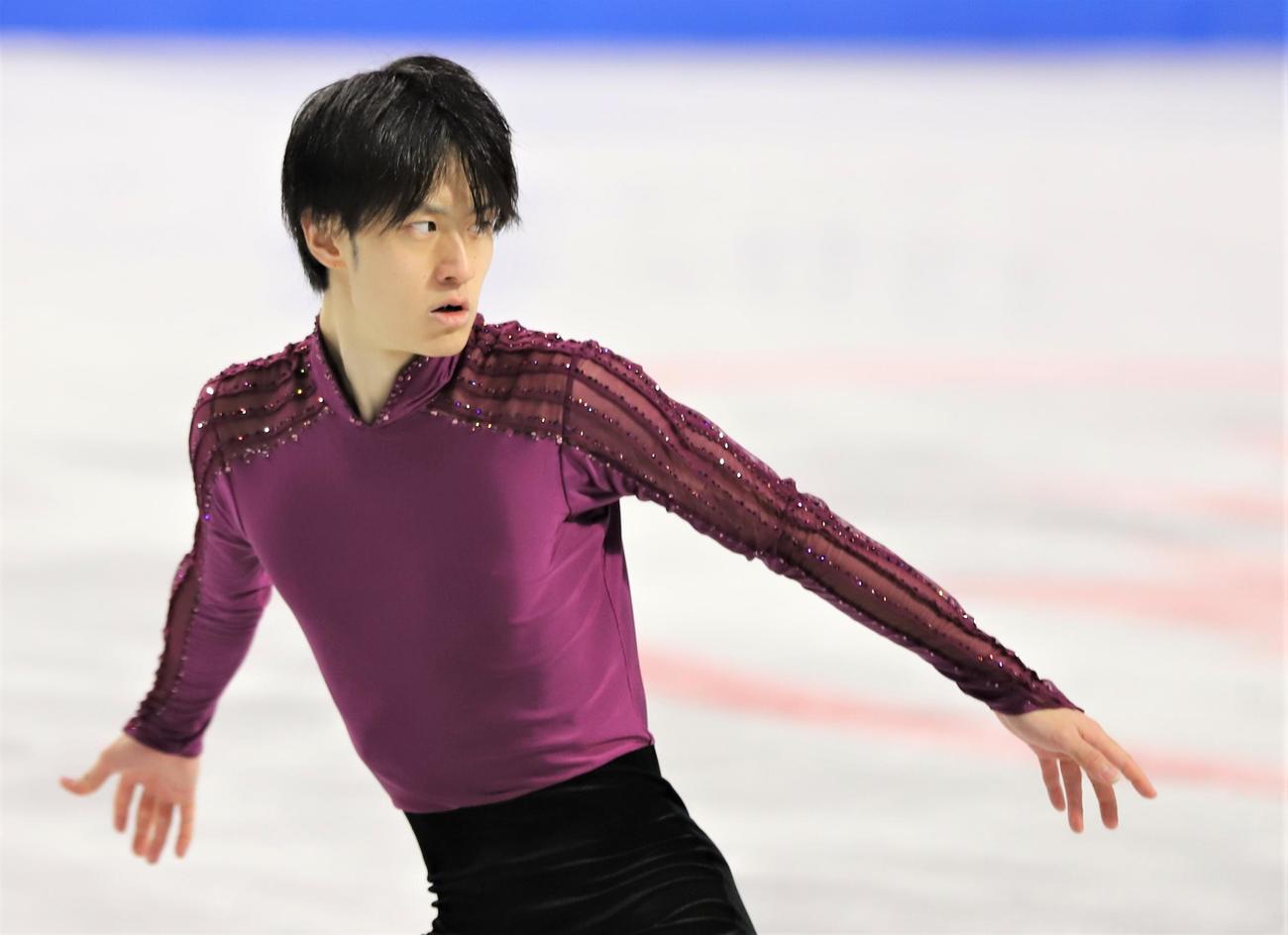 フィギュアスケートGPシリーズスケートカナダ　男子SPで演技を披露する山本草太（撮影・藤塚大輔）