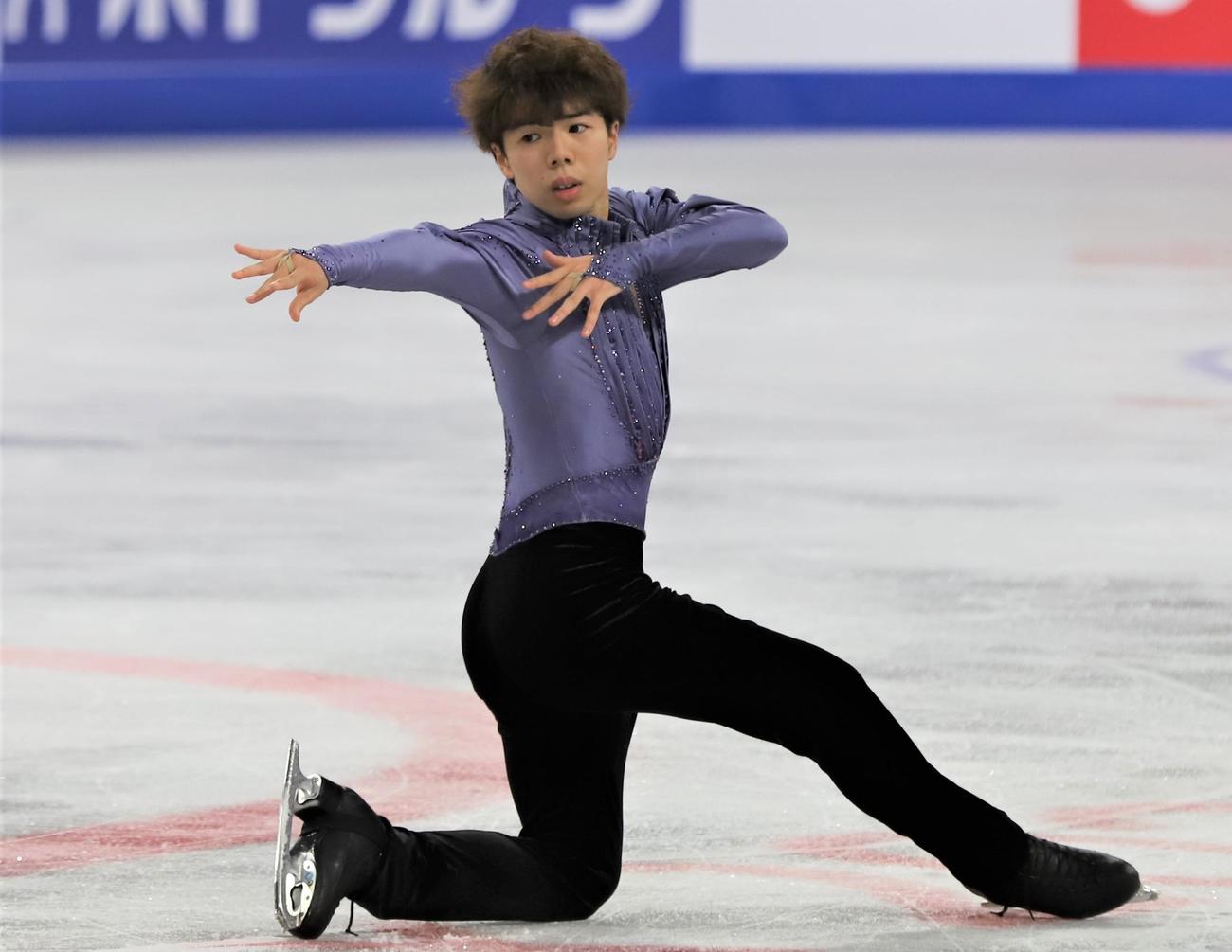 フィギュアスケートGPシリーズスケートカナダ　男子SP当日の公式練習に参加した佐藤駿（撮影・藤塚大輔）
