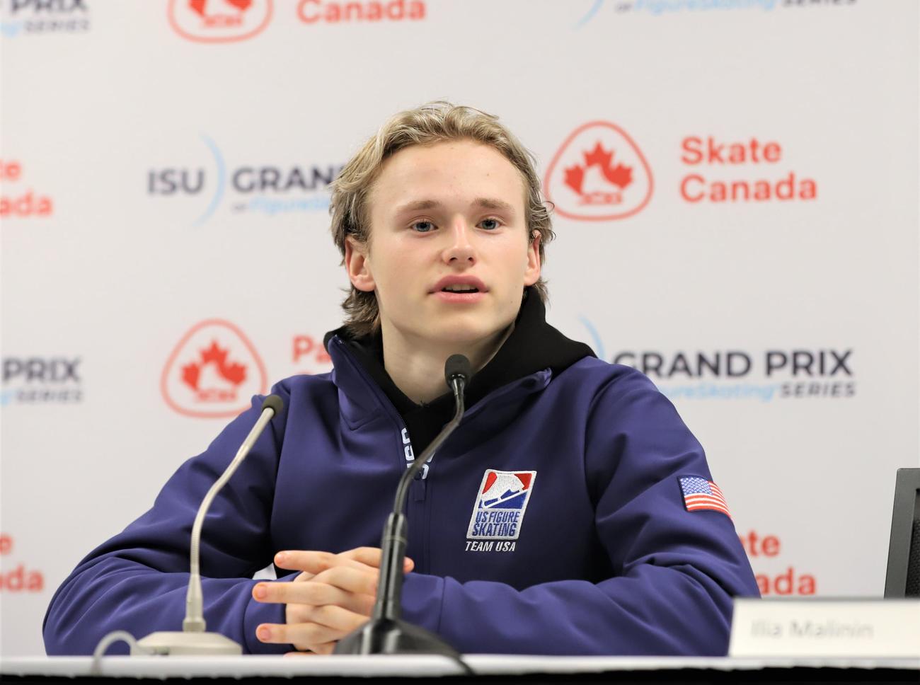 フィギュアスケートGPシリーズスケートカナダ　男子SP後の会見で質問に答えるイリア・マリニン（撮影・藤塚大輔）