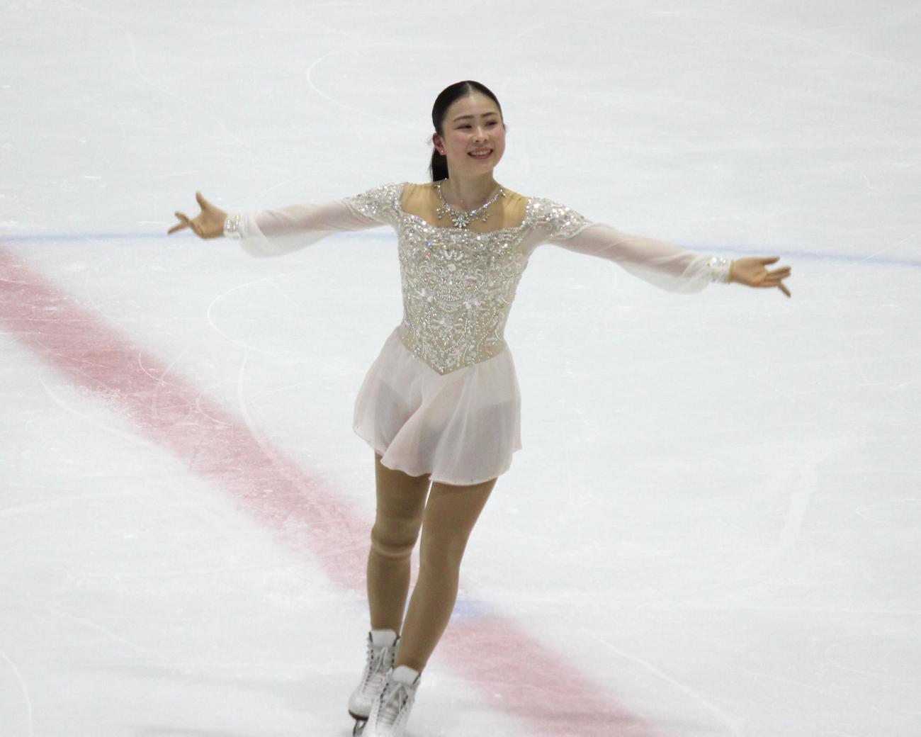 東日本選手権のフリーを終え、笑顔を見せる吉岡（撮影・勝部晃多）