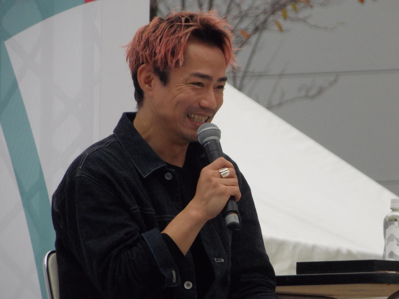 MFLP船橋プレミアムフェスタ2024のトークショーで笑顔を見せる高橋大輔さん（撮影・松本航）