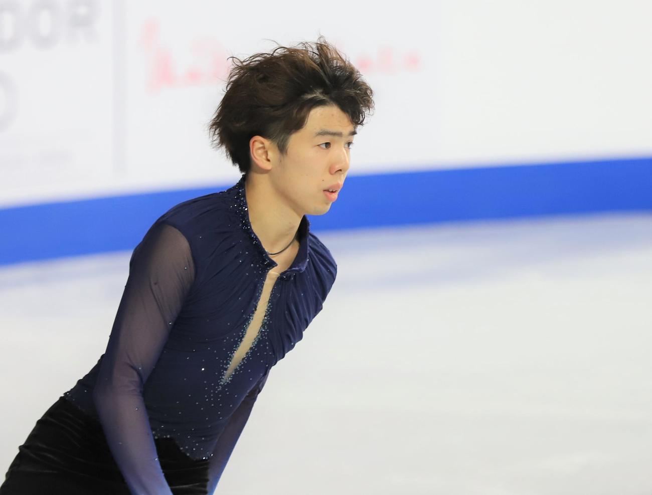 フィギュアスケートGPシリーズスケートカナダ　男子フリーの6分間練習に臨む佐藤駿（撮影・藤塚大輔）