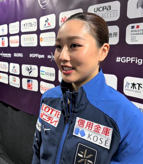 フィギュアスケートGPシリーズフランス杯　女子SP後に取材に応じる樋口新葉（撮影・松本愛香）