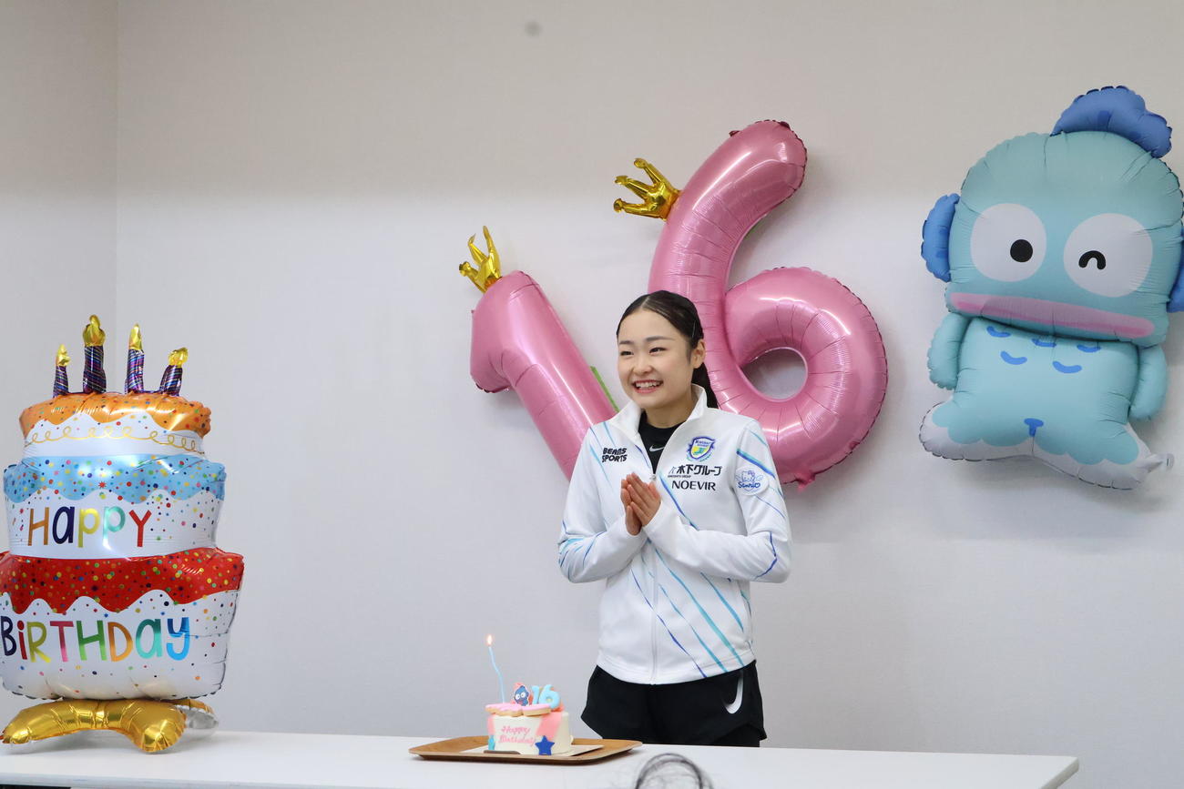 16歳の誕生日を迎えた島田麻央（撮影・竹本穂乃加）