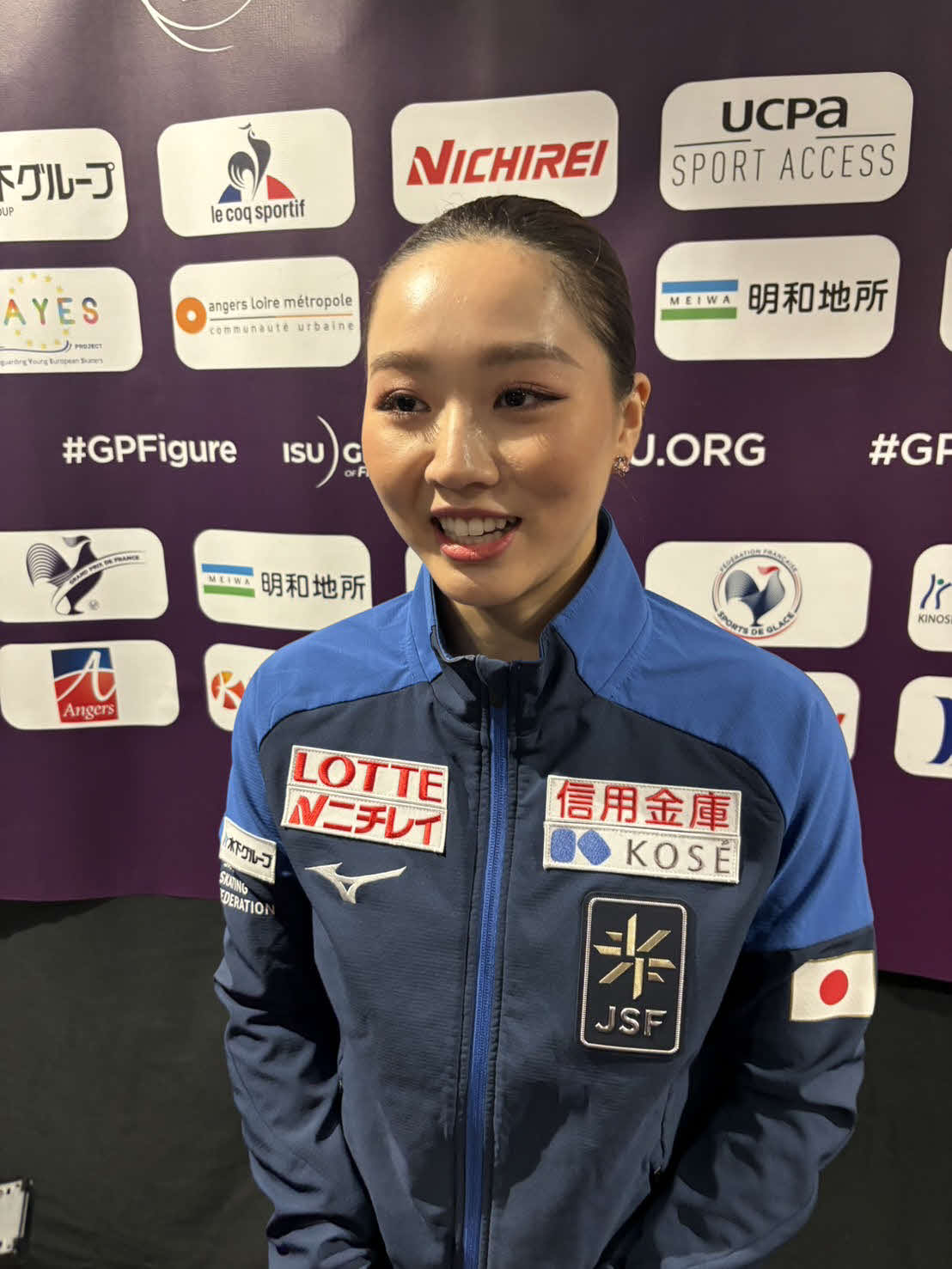 フィギュアスケートGPシリーズフランス杯　女子フリー後に取材に応じる樋口（撮影・松本愛香）