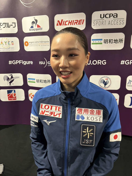 フィギュアスケートGPシリーズフランス杯　女子フリー後に取材に応じる樋口（撮影・松本愛香）