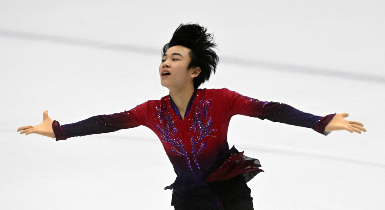 西日本ジュニアフィギュアスケート選手権で演技を行う高橋星名（撮影・前岡正明）