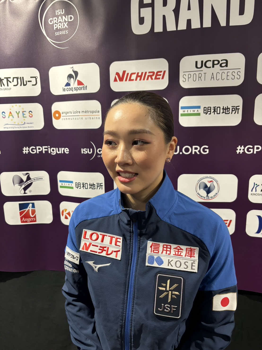 フィギュアスケートGPシリーズフランス杯　女子フリー後に取材に応じる樋口（撮影・松本愛香）