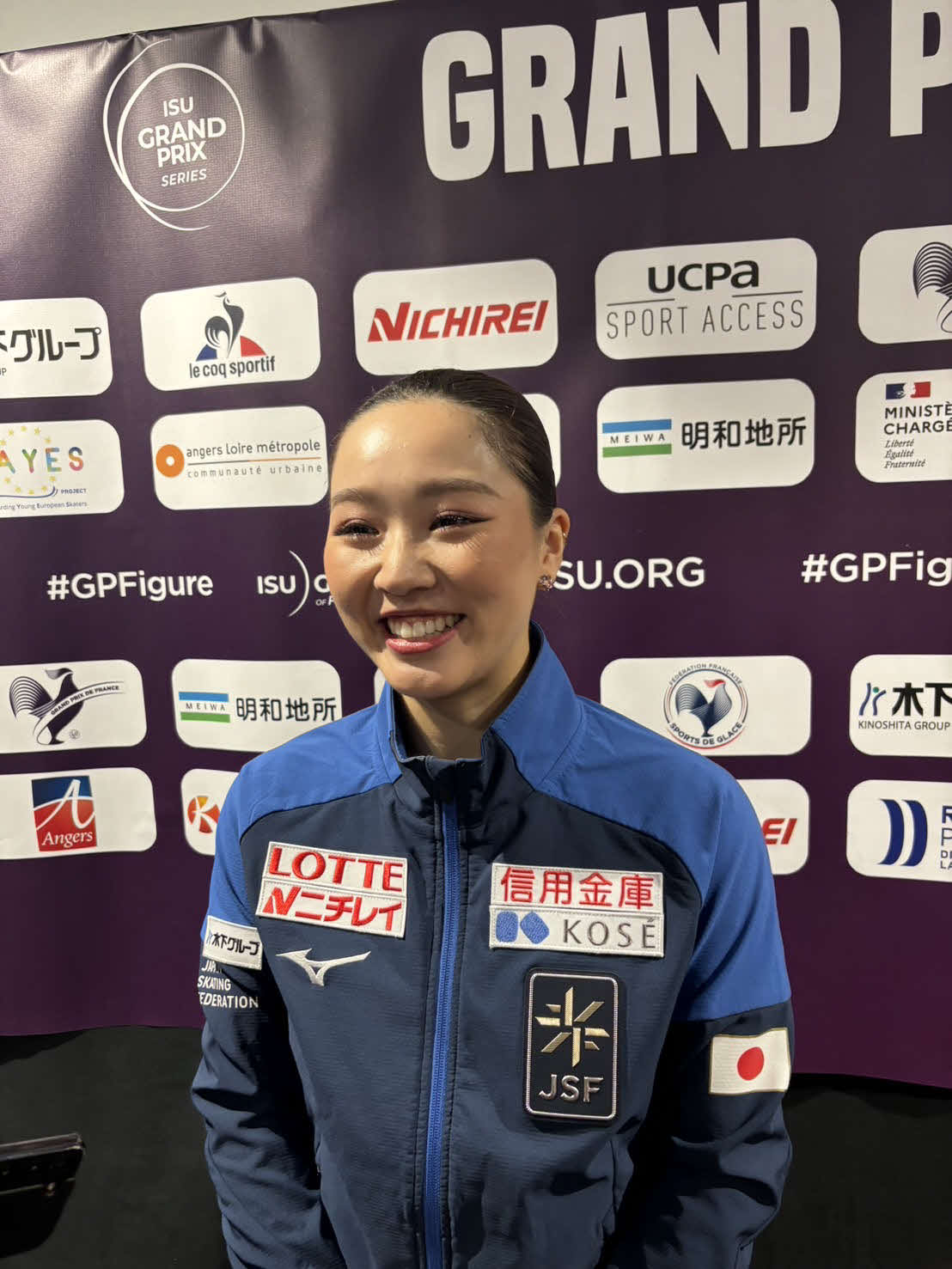 フィギュアスケートGPシリーズフランス杯　女子フリー後に取材に応じる樋口（撮影・松本愛香）