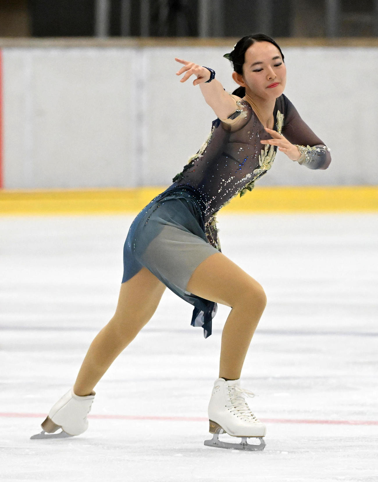 西日本フィギュアスケート選手権女子フリーで演技を行う大庭雅（撮影・前岡正明）