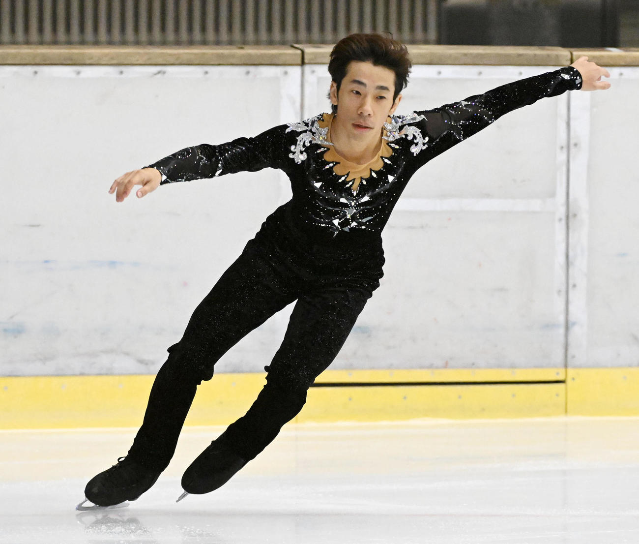 西日本フィギュアスケート選手権男子フリーで演技を行う織田信成（撮影・前岡正明）