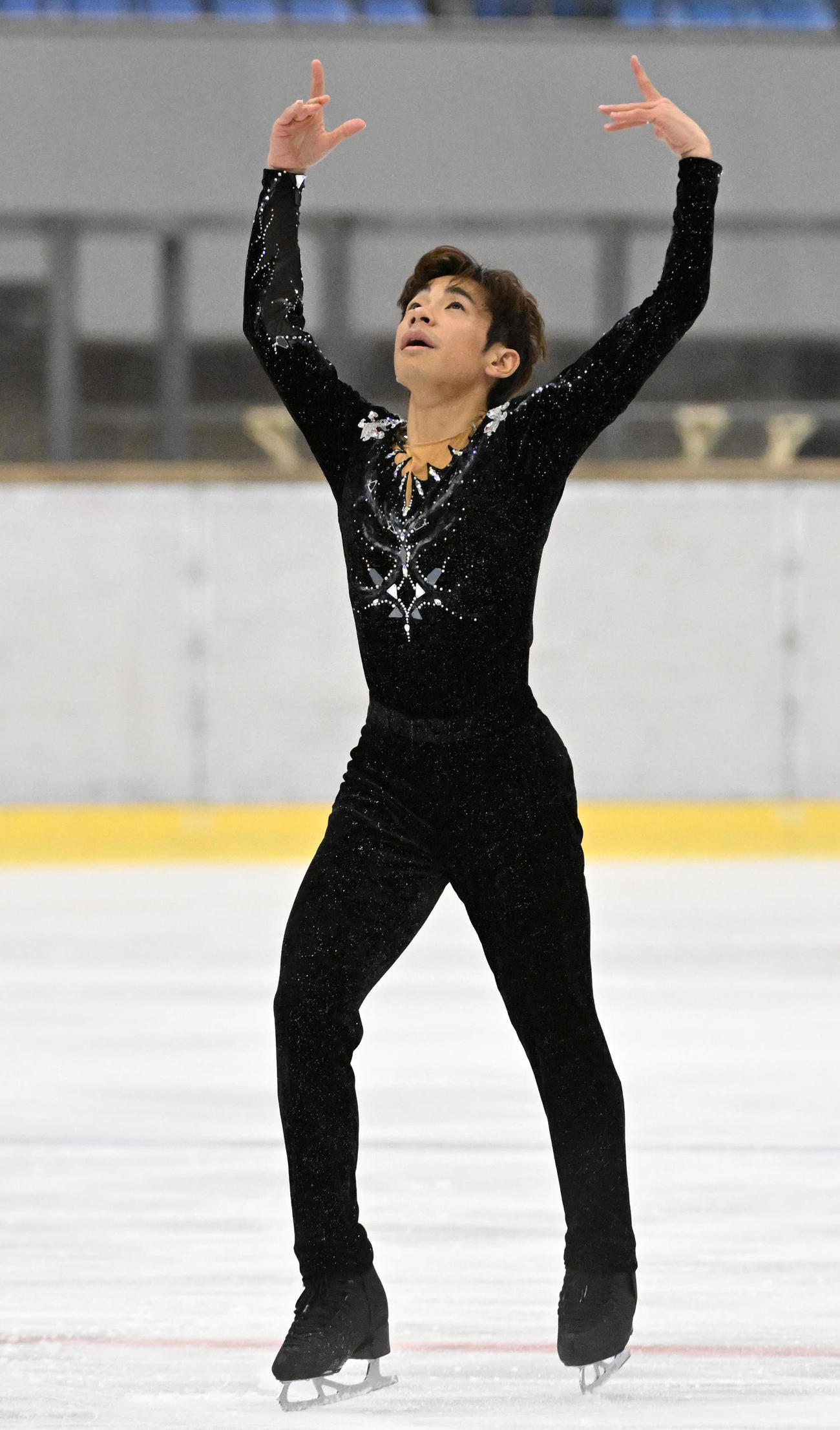 西日本フィギュアスケート選手権男子フリーで演技を行う織田信成（撮影・前岡正明）