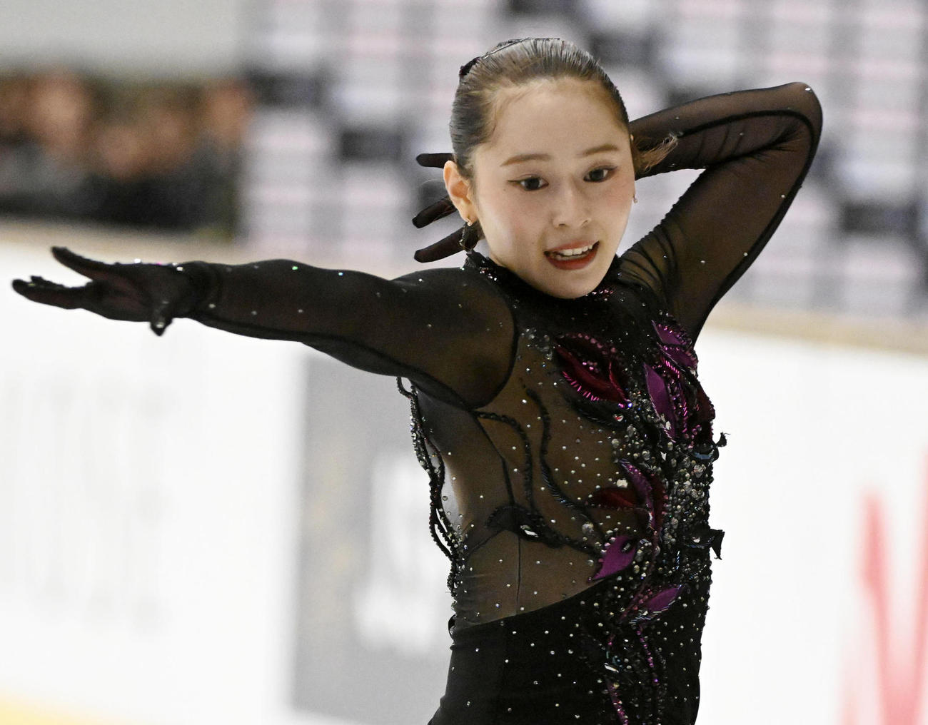 西日本フィギュアスケート選手権女子フリーで演技を行う三宅咲綺（撮影・前岡正明）