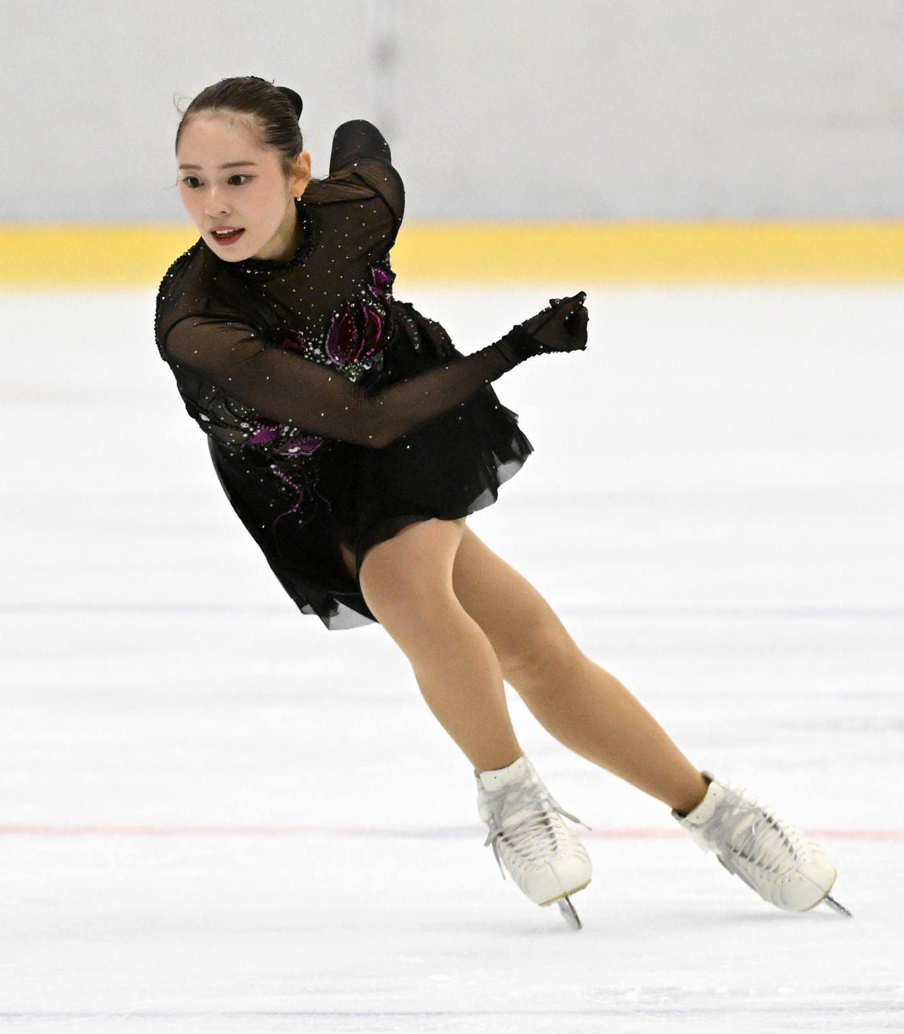 西日本フィギュアスケート選手権女子フリーで演技を行う三宅咲綺（撮影・前岡正明）