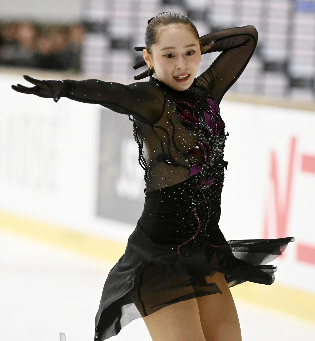 西日本フィギュアスケート選手権女子フリーで演技を行う三宅咲綺（撮影・前岡正明）