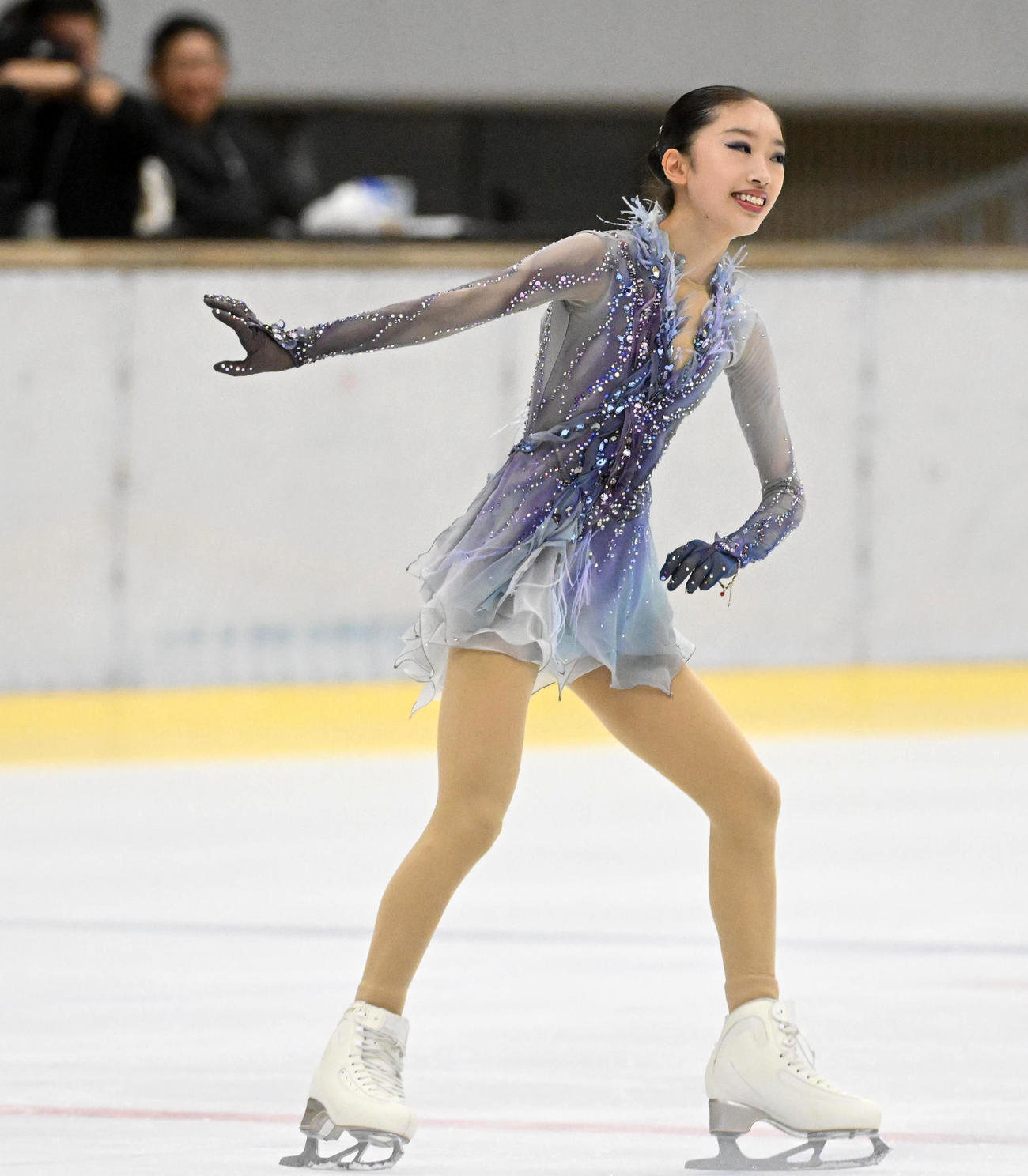 ジュニア女子フリーで演技を終え笑顔を見せる岡田芽依（撮影・前岡正明）