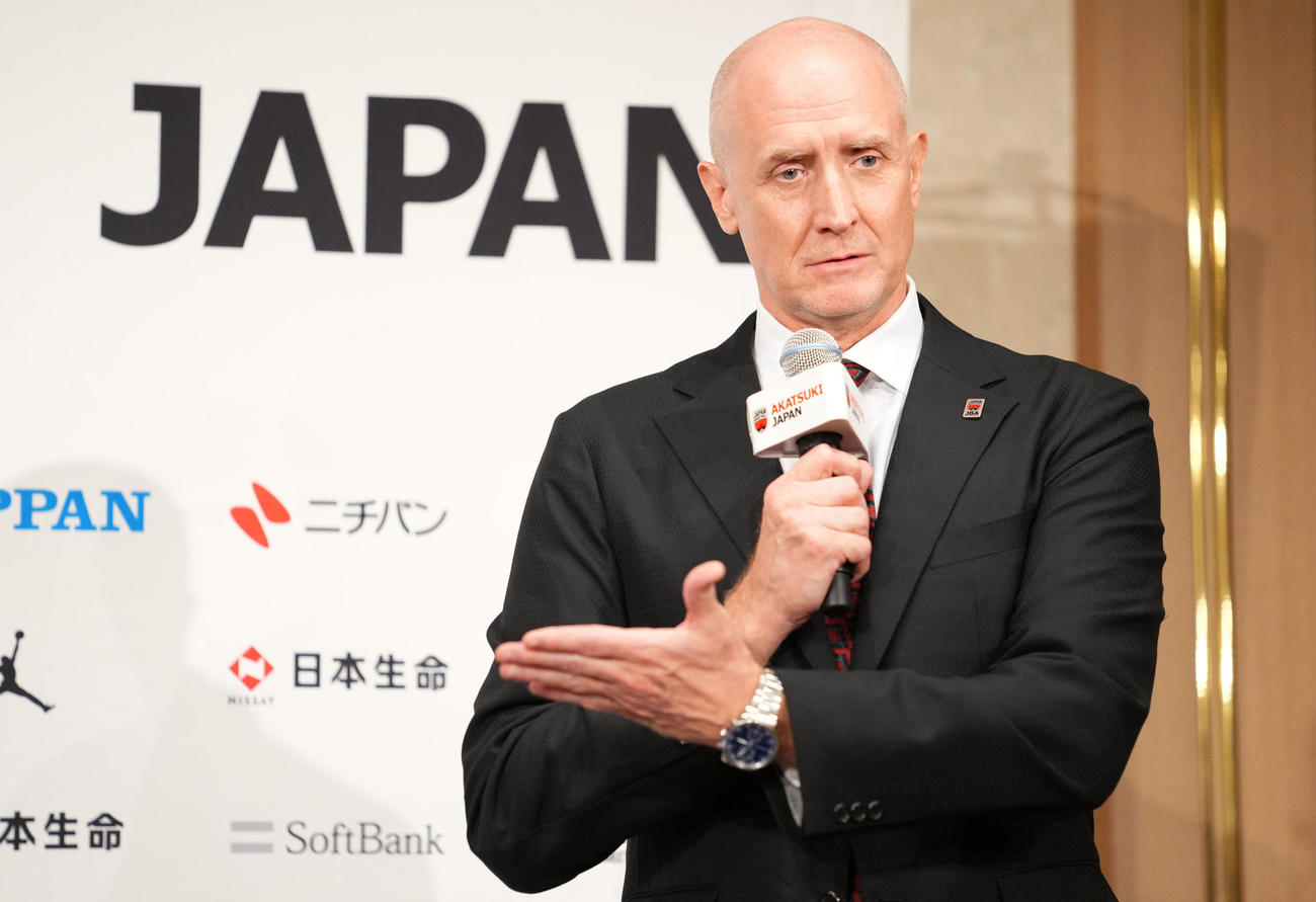 契約継続会見で思いを語るトム・ホーバスヘッドコーチ（撮影・横山健太）