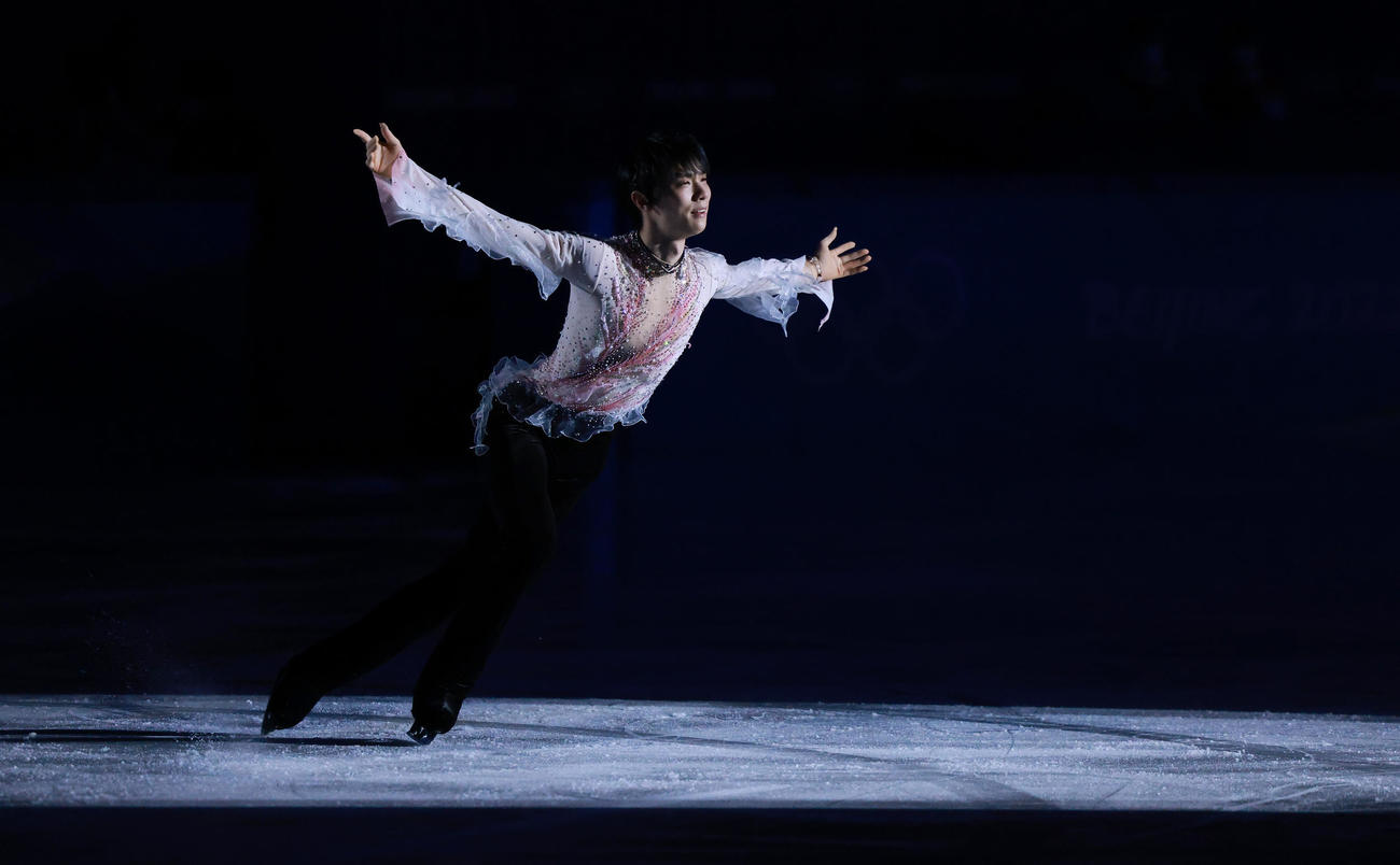 22年2月、北京五輪　フィギュアスケートエキシビション　エキシビションで演技する羽生