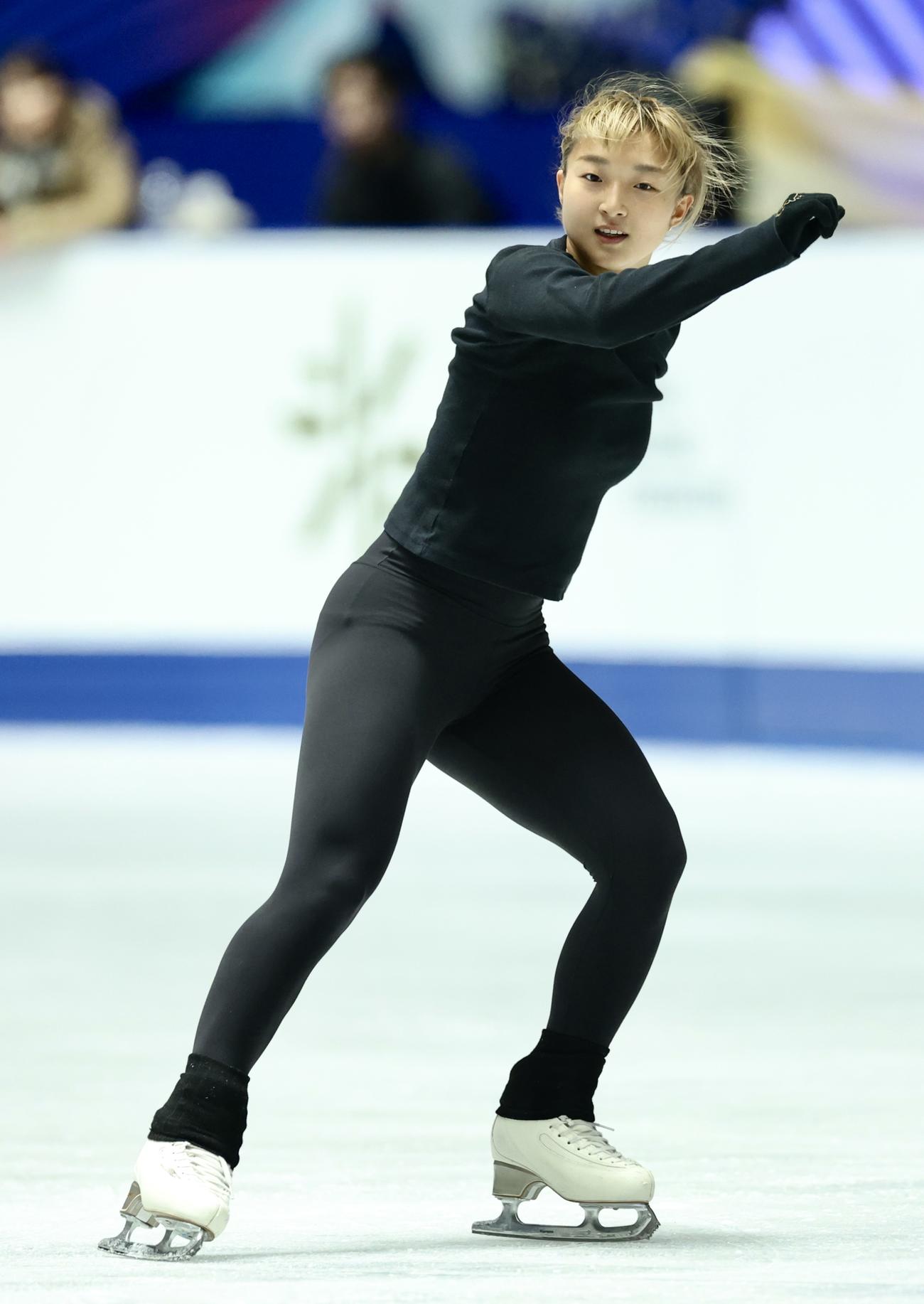 公式練習で調整する坂本（撮影・河田真司）