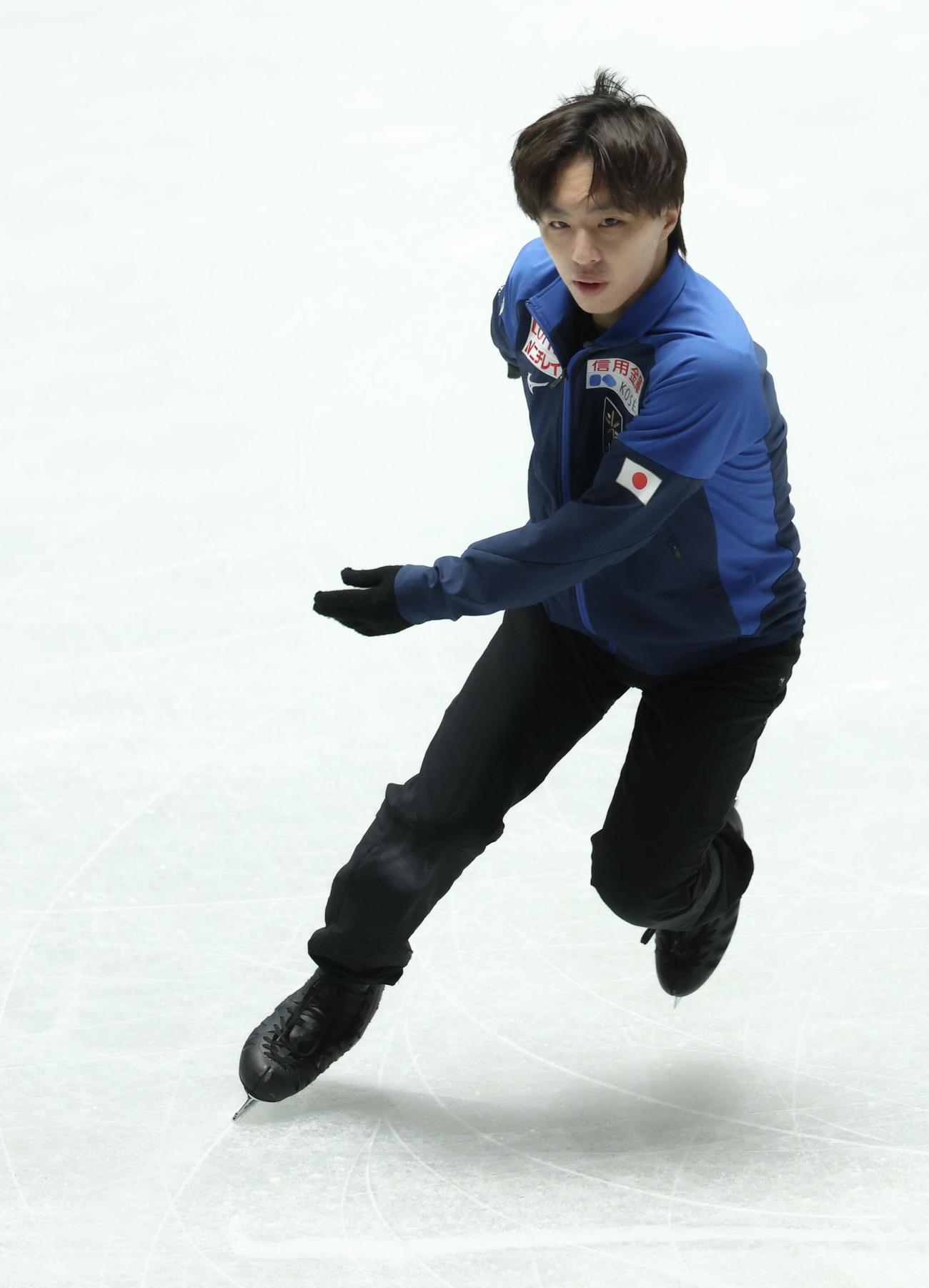 公式練習で調整する三浦（撮影・河田真司）