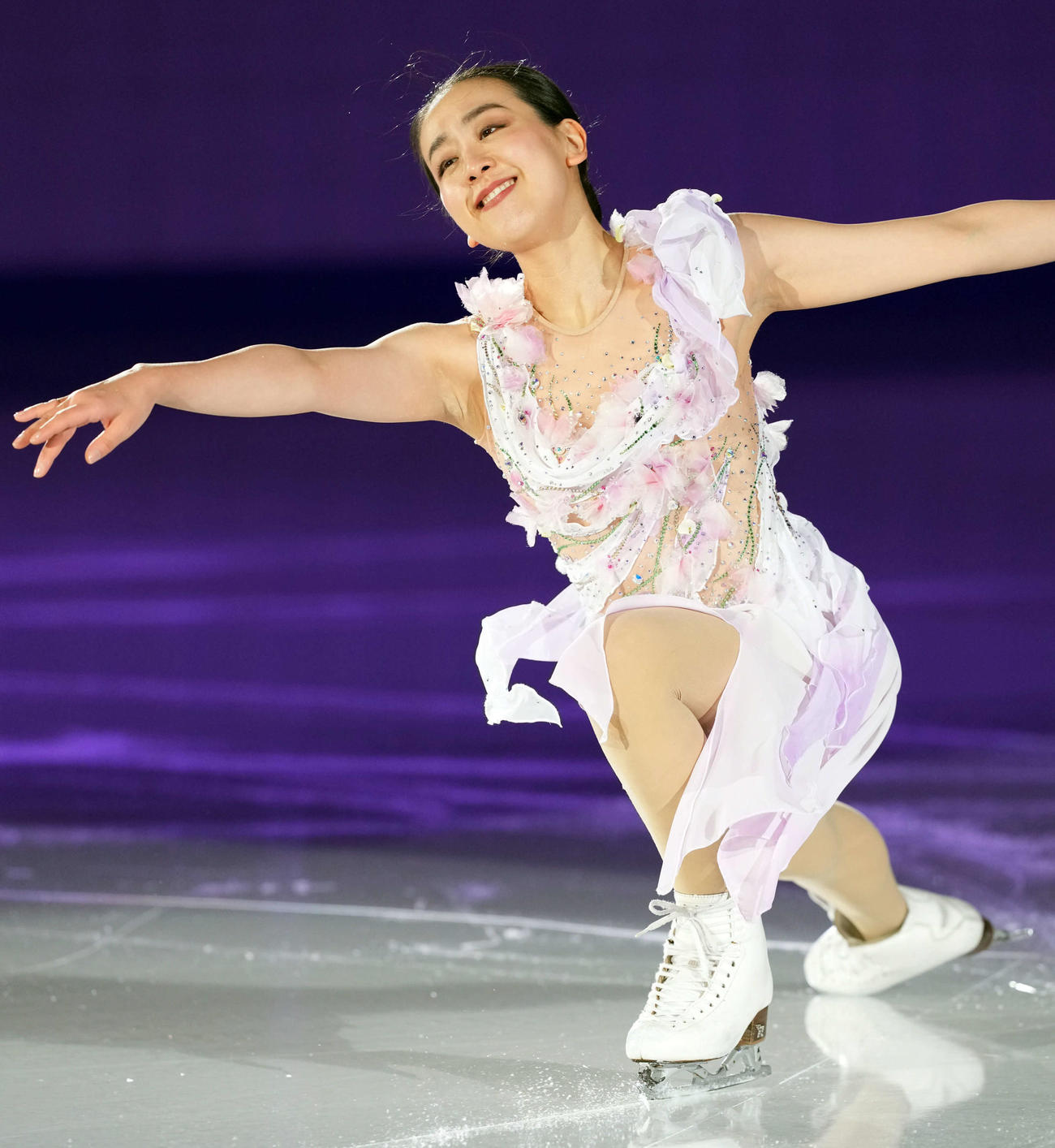 オープニングセレモニーで演技を披露する浅田真央さん（撮影・たえ見朱実）