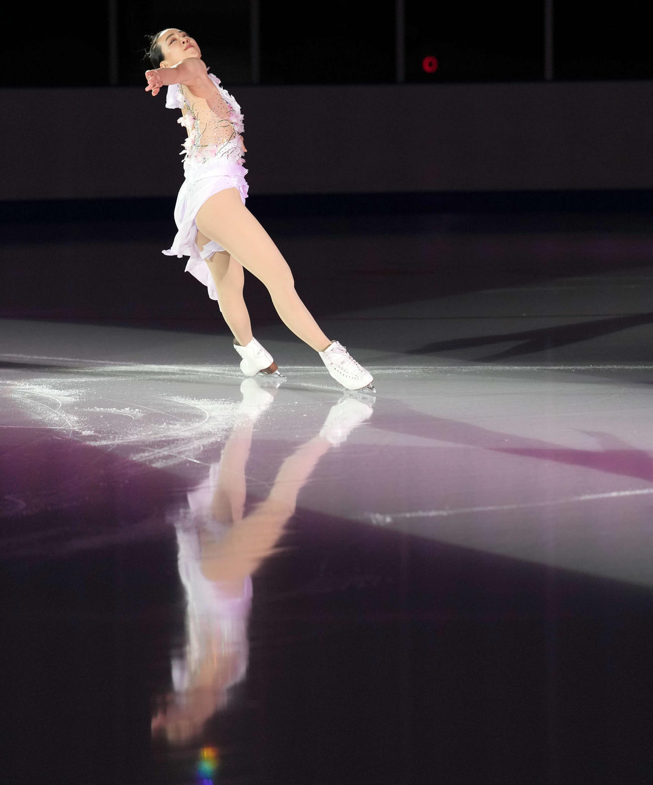 オープニングセレモニーで演技を披露する浅田真央さん（撮影・たえ見朱実）
