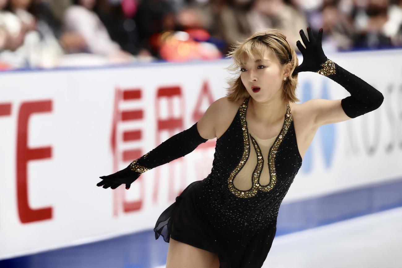 女子フリーで華麗な演技を披露する坂本（撮影・河田真司）