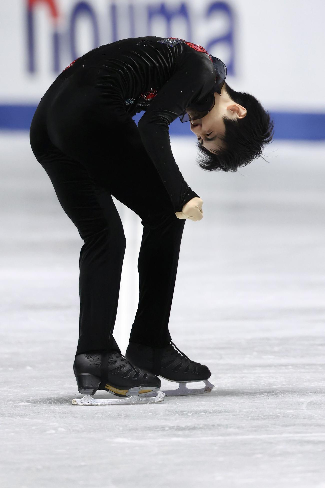 男子フリーの演技を終え、感情を爆発させる壷井（撮影・河田真司）