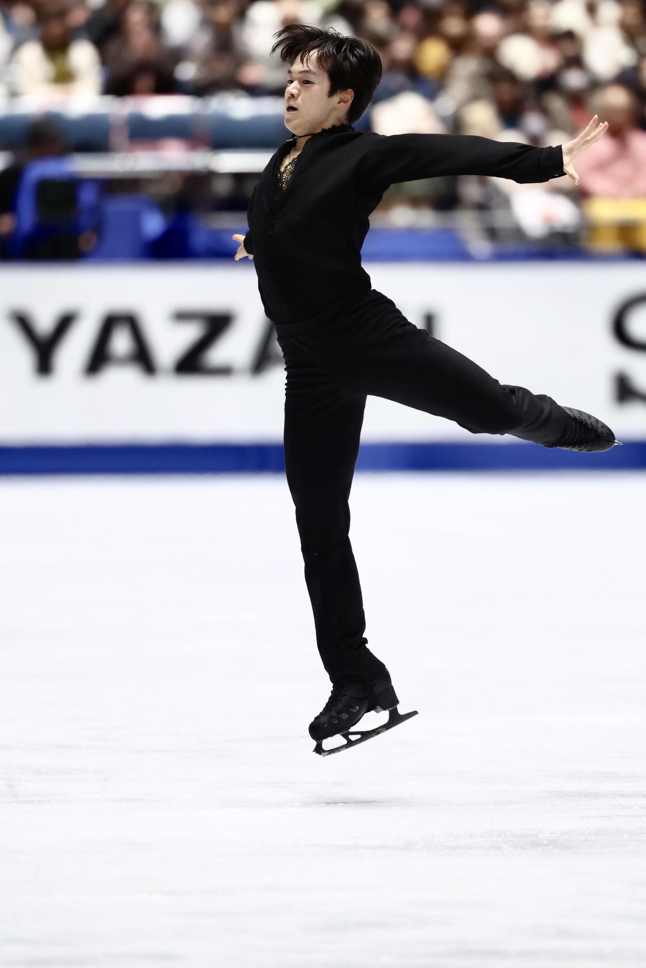 男子フリーで演技を披露する鍵山（撮影・河田真司）