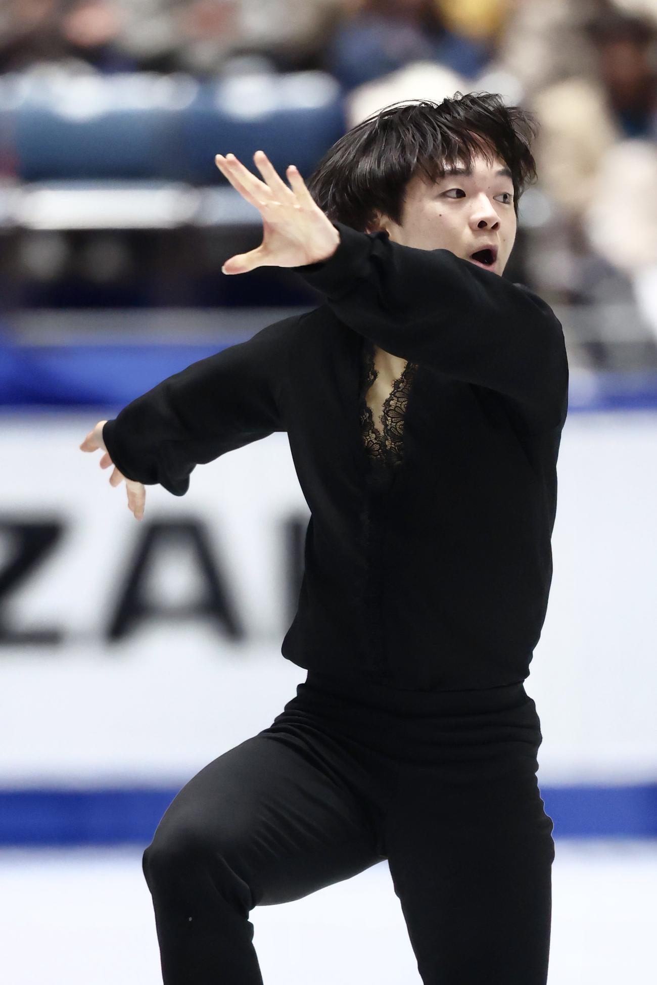 男子フリーで演技を披露する鍵山（撮影・河田真司）