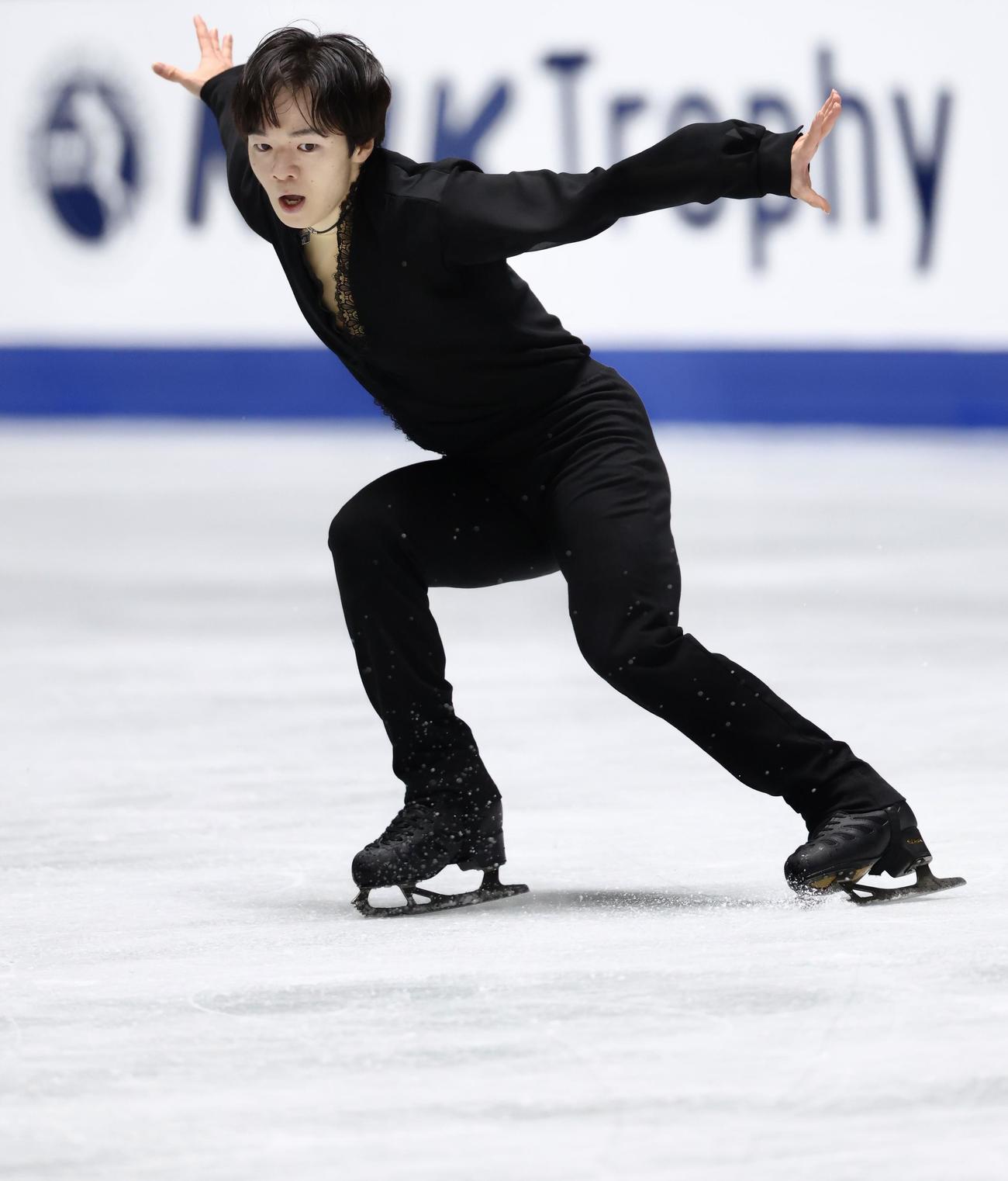 男子フリーで演技を披露する鍵山（撮影・河田真司）