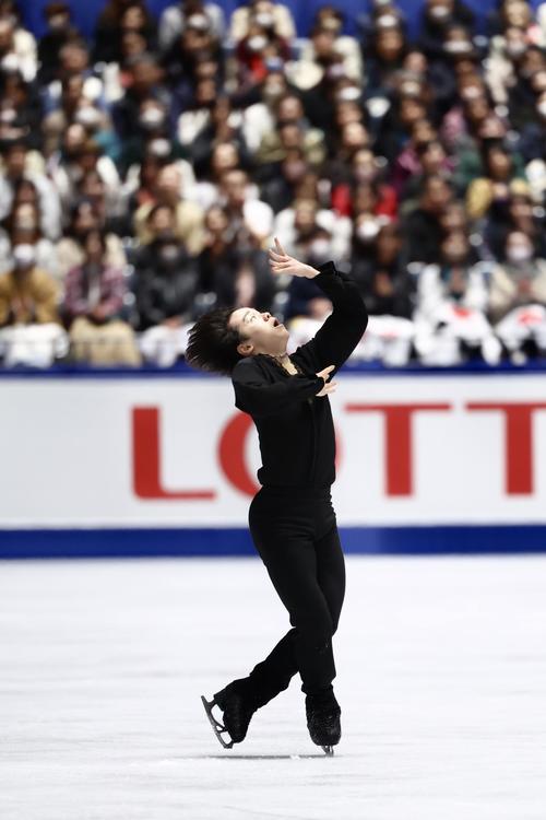 男子フリーで演技を披露する鍵山(撮影・河田真司)