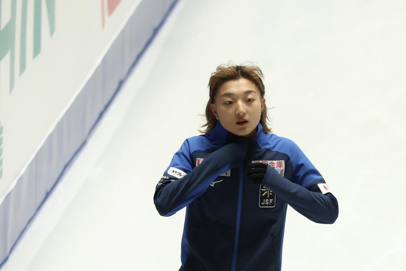 調整する坂本（撮影・河田真司）