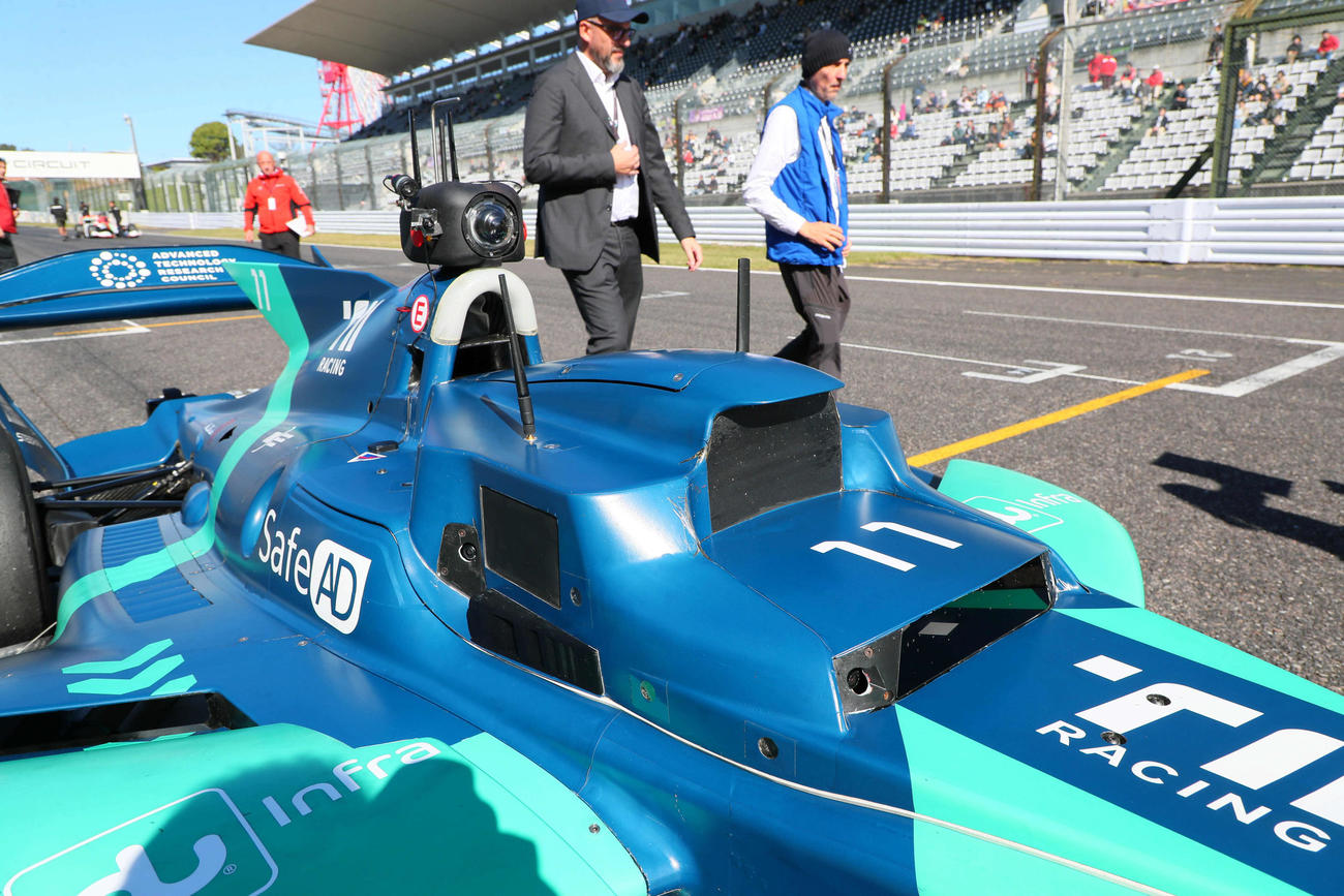 スーパーフォーミュラ第8戦　模擬レース形式でテスト走行を行ったスーパーフォーミュラの自律走行マシン（撮影・宮崎幸一）