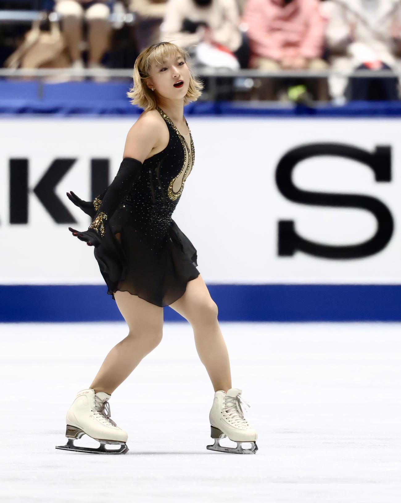 女子フリーで華麗な演技を披露する坂本（撮影・河田真司）