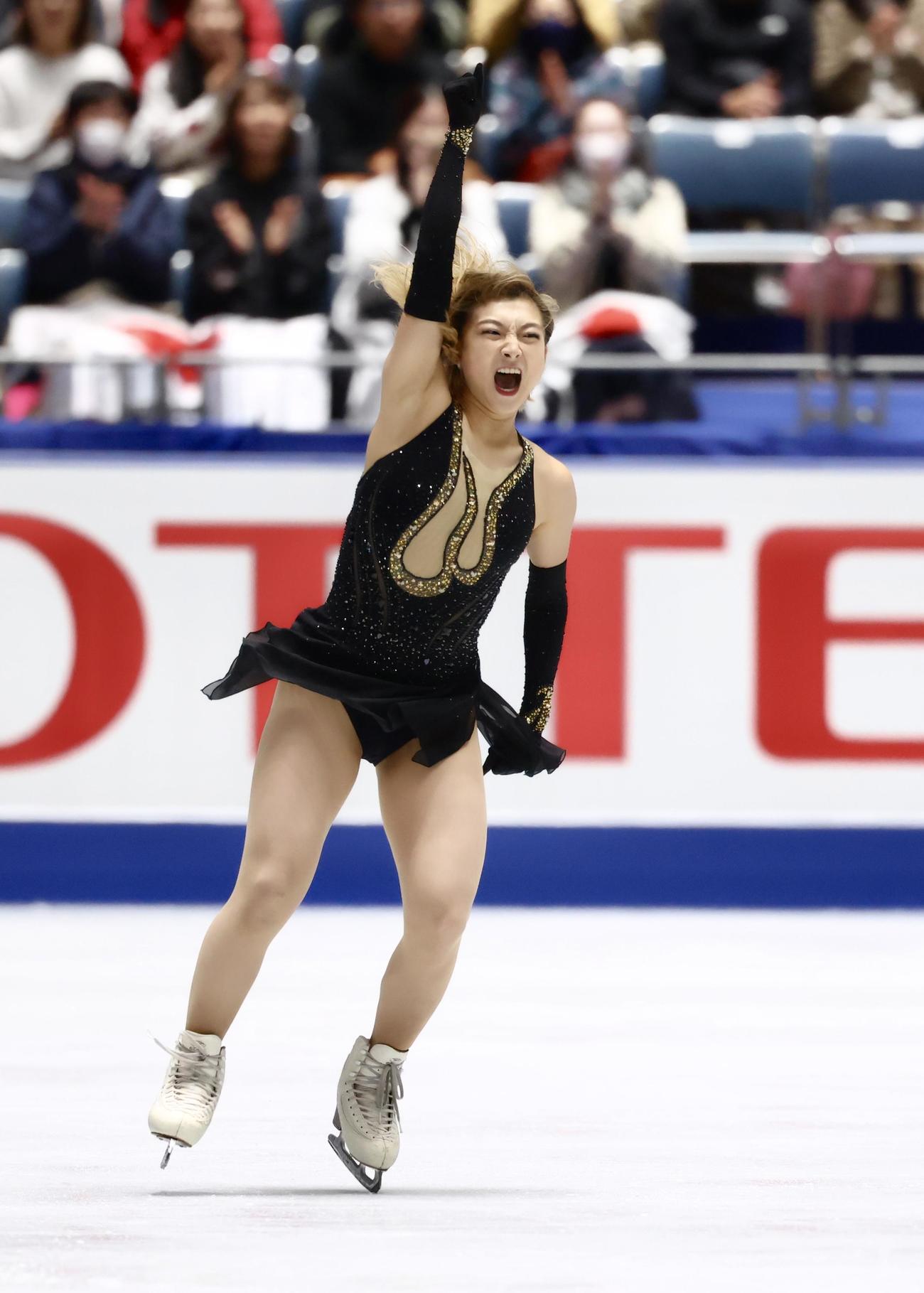 女子フリーで気迫ある演技を披露する坂本（撮影・河田真司）