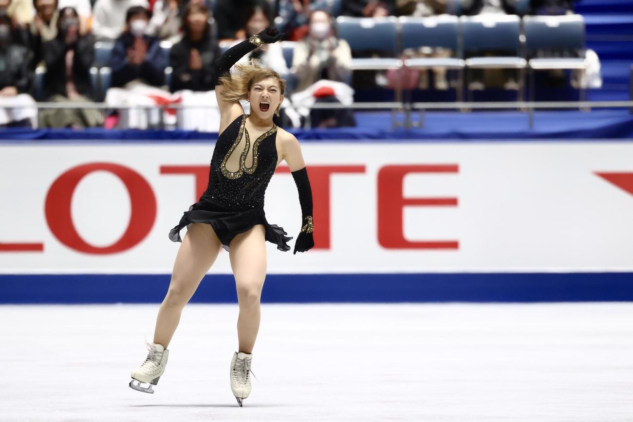 女子フリーで気迫ある演技を披露する坂本（撮影・河田真司）
