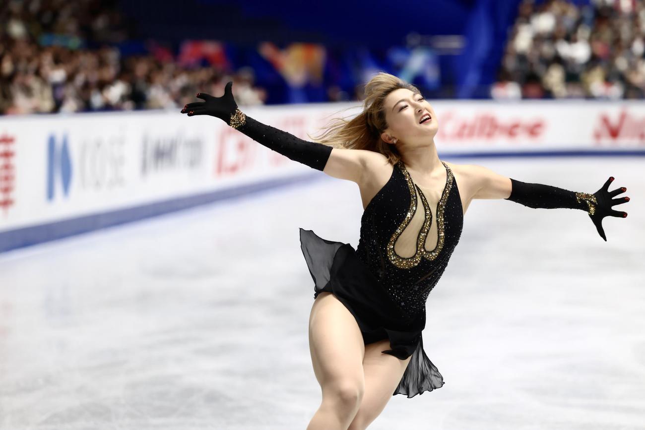 女子フリーで華麗な演技を披露する坂本（撮影・河田真司）