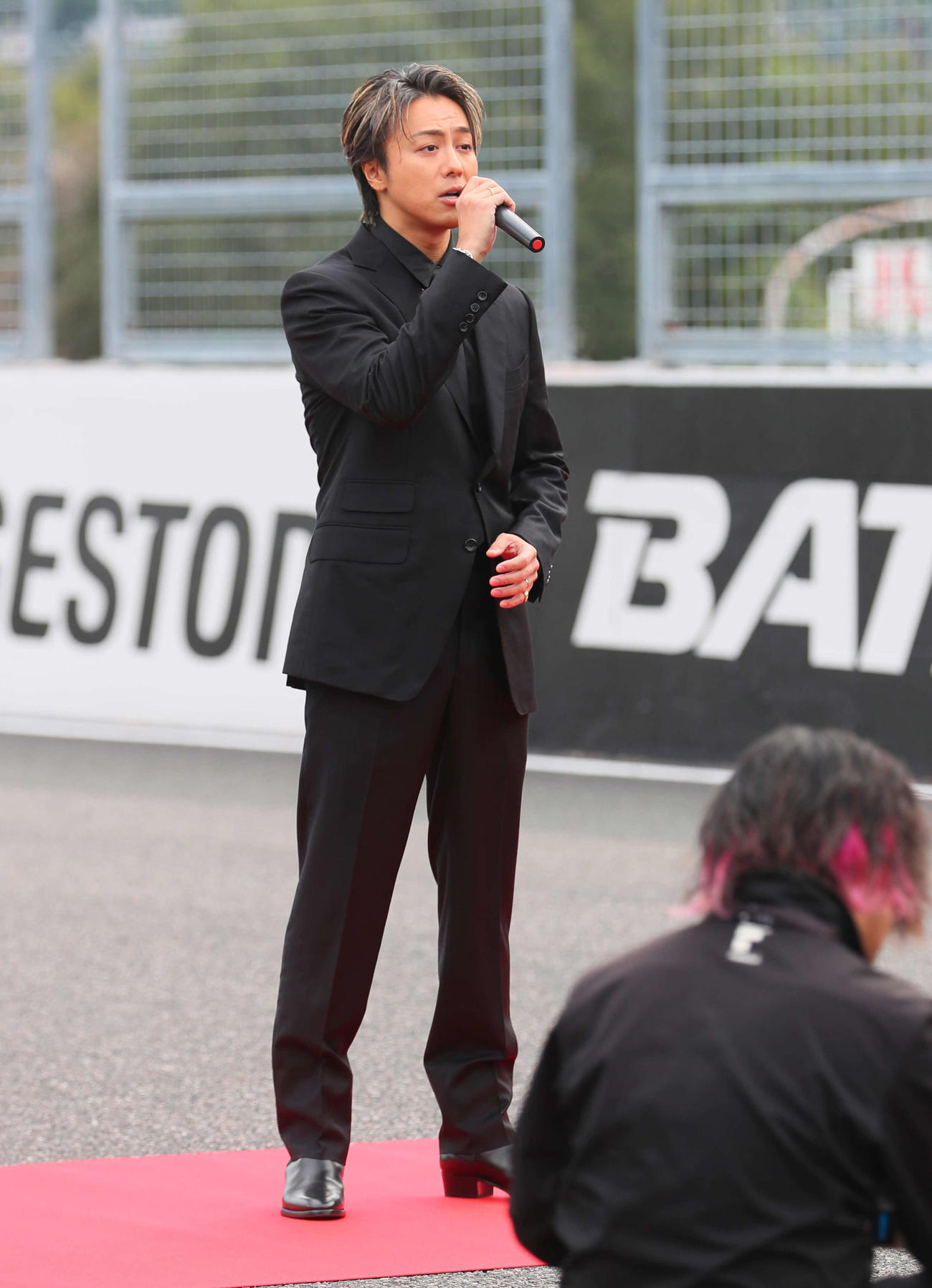 スーパーフォーミュラ最終戦で君が代を独唱したEXILE TAKAHIRO（撮影・宮崎幸一）