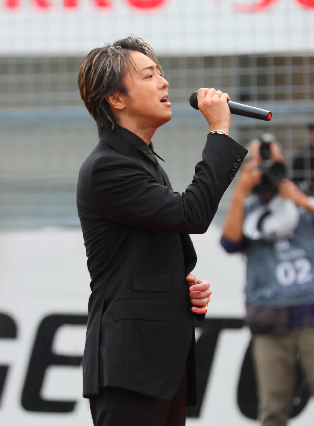 スーパーフォーミュラ最終戦で君が代を独唱したEXILE TAKAHIRO（撮影・宮崎幸一）