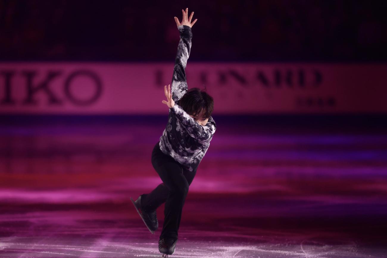 フィギュアスケートGPシリーズ第4戦NHK杯のエキシビションに臨む鍵山（撮影・河田真司）
