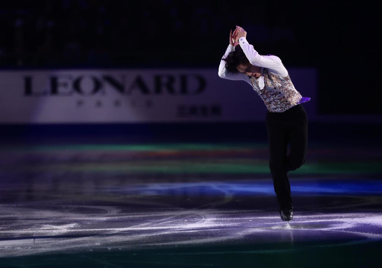 フィギュアスケートGPシリーズ第4戦NHK杯のエキシビションに臨む三浦（撮影・河田真司）