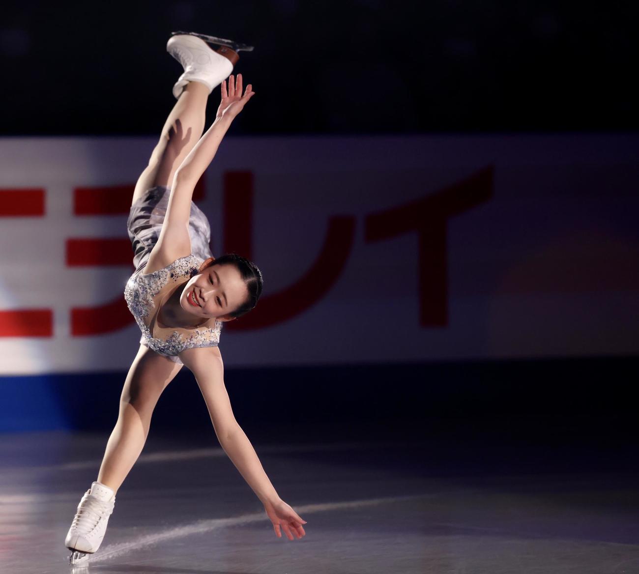 フィギュアスケートGPシリーズ第4戦NHK杯のエキシビションに臨む青木（撮影・河田真司）